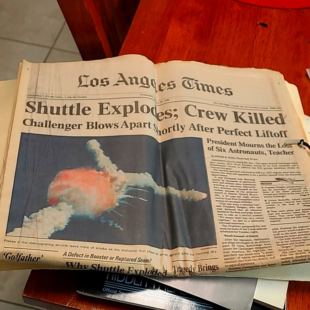 1986 Los angles times shuttle explodes